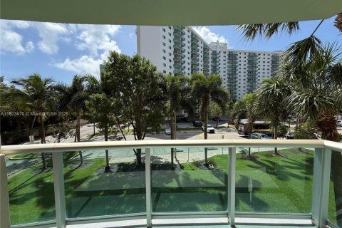 Condo in Sunny Isles Beach, Florida, 1 bedroom  № 1978797 - photo 27