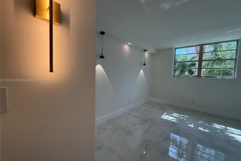 Condo in Sunny Isles Beach, Florida, 1 bedroom  № 1978797 - photo 20