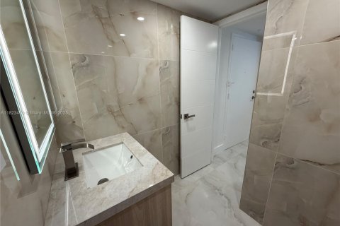 Condo in Sunny Isles Beach, Florida, 1 bedroom  № 1978797 - photo 16