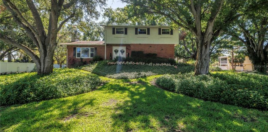 Villa ou maison à Saint Petersburg, Floride 4 chambres, 212.93 m2 № 2123390