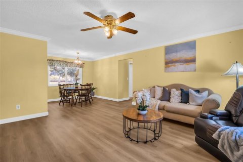House in Palm Harbor, Florida 2 bedrooms, 123.56 sq.m. № 1653877 - photo 13