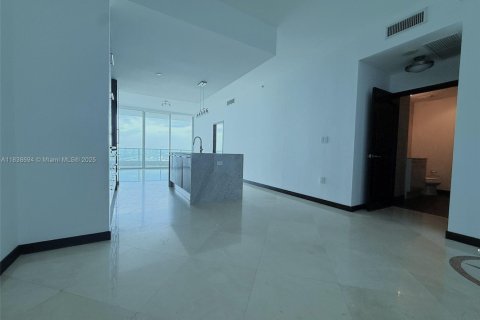 Снять в аренду кондоминиум в Майами, Флорида 1 спальня, 84.73м2, № 1958547 - фото 3