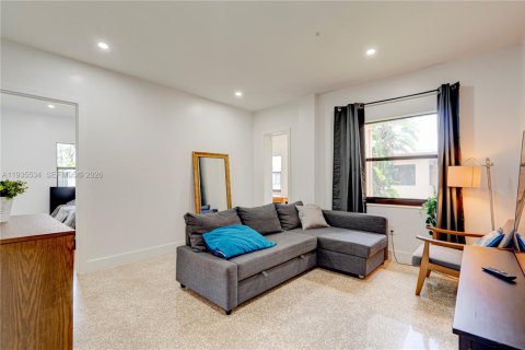 Apartment in Miami, Florida 3 bedrooms, 83.61 sq.m. № 2152550 - photo 3