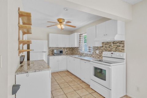 Villa ou maison à vendre à Boca Raton, Floride: 3 chambres, 100.98 m2 № 2429967 - photo 5
