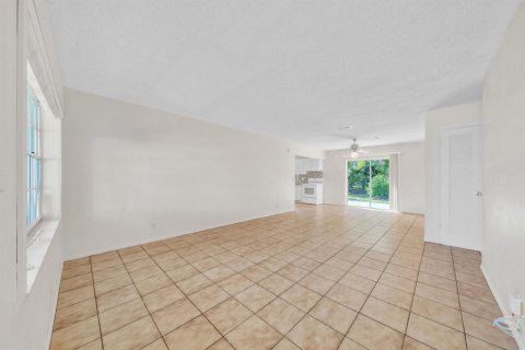 Villa ou maison à vendre à Boca Raton, Floride: 3 chambres, 100.98 m2 № 2429967 - photo 4