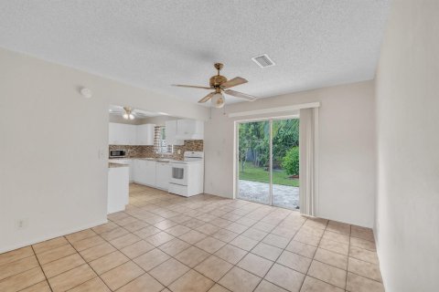 Villa ou maison à vendre à Boca Raton, Floride: 3 chambres, 100.98 m2 № 2429967 - photo 6
