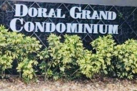 Casa en venta en Doral, Florida, 2 dormitorios, 119.84 m2 № 1993399 - foto 1