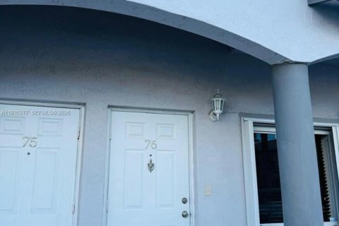 Casa en venta en Doral, Florida, 3 dormitorios, 119.84 m2 № 1993399 - foto 2