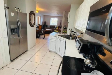 Casa en venta en Doral, Florida, 3 dormitorios, 119.84 m2 № 1993399 - foto 9