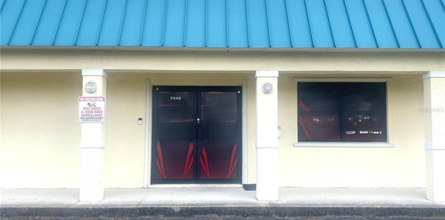 Commercial property in Saint Lucie, Florida № 2109605