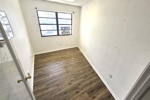 Commercial property in Saint Lucie, Florida № 2109605 - photo 7