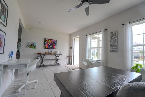 Casa en alquiler en Kissimmee, Florida, 4 dormitorios, 260.87 m2 № 1846740 - foto 4