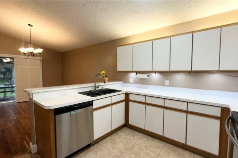 Villa ou maison à louer à Orlando, Floride: 3 chambres, 136.85 m2 № 2388688 - photo 13