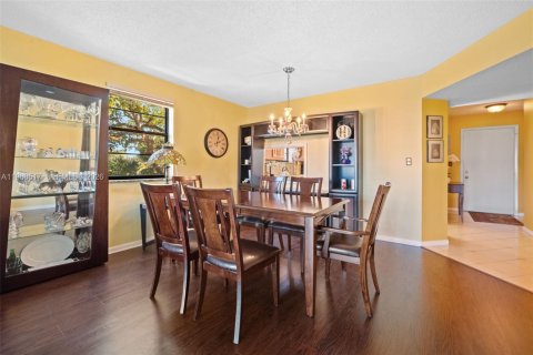 Купить кондоминиум в Тамарак, Флорида 2 спальни, 117.99м2, № 2031593 - фото 9