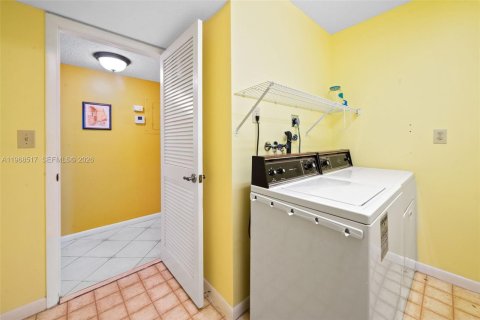 Купить кондоминиум в Тамарак, Флорида 2 спальни, 117.99м2, № 2031593 - фото 25