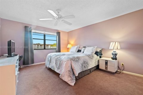 Купить кондоминиум в Тамарак, Флорида 2 спальни, 117.99м2, № 2031593 - фото 18