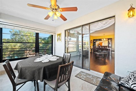 Купить кондоминиум в Тамарак, Флорида 2 спальни, 117.99м2, № 2031593 - фото 16