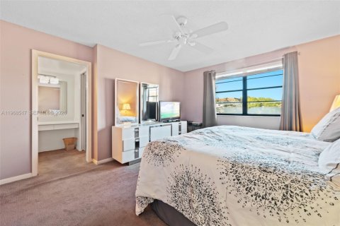 Купить кондоминиум в Тамарак, Флорида 2 спальни, 117.99м2, № 2031593 - фото 19