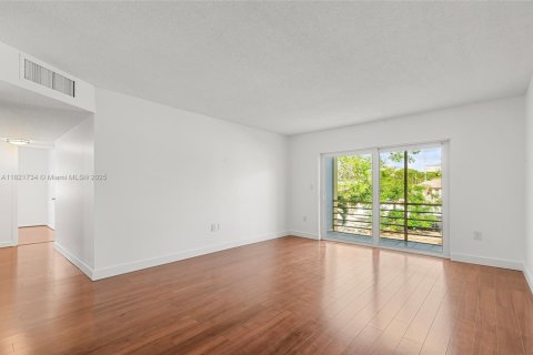 Condo in Hollywood, Florida, 2 bedrooms  № 1788491 - photo 12