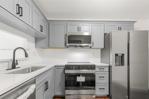 Condo in Hollywood, Florida, 2 bedrooms  № 1788491 - photo 3