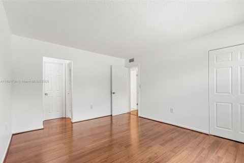 Condo in Hollywood, Florida, 2 bedrooms  № 1788491 - photo 20