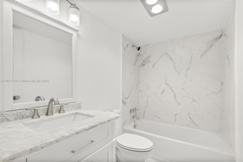 Condo in Hollywood, Florida, 2 bedrooms  № 1788491 - photo 7