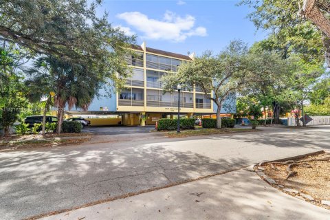 Condo in Hollywood, Florida, 2 bedrooms  № 1788491 - photo 25