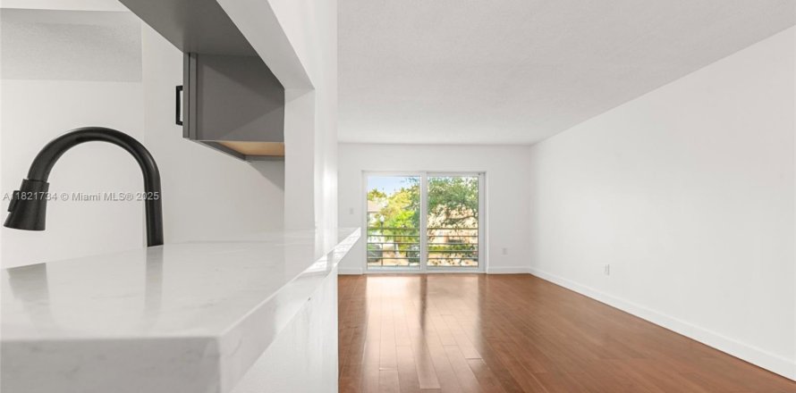Condo in Hollywood, Florida, 2 bedrooms № 1788491