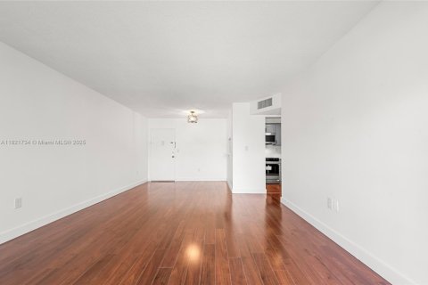 Condo in Hollywood, Florida, 2 bedrooms  № 1788491 - photo 11