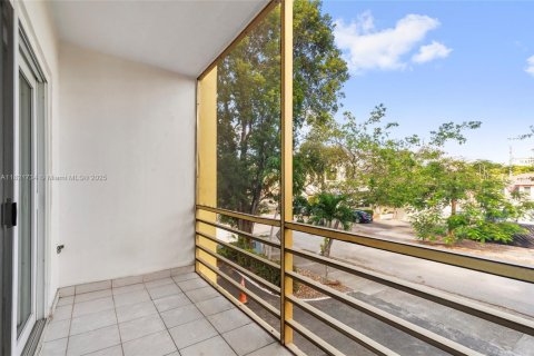 Condo in Hollywood, Florida, 2 bedrooms  № 1788491 - photo 23