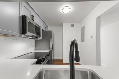 Condo in Hollywood, Florida, 2 bedrooms  № 1788491 - photo 5