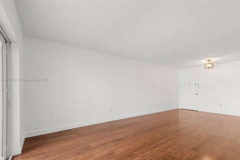 Condo in Hollywood, Florida, 2 bedrooms  № 1788491 - photo 18