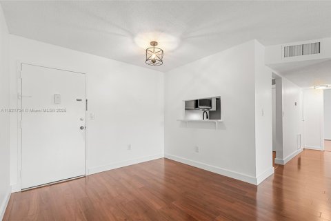 Condo in Hollywood, Florida, 2 bedrooms  № 1788491 - photo 13
