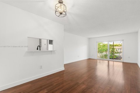 Condo in Hollywood, Florida, 2 bedrooms  № 1788491 - photo 2
