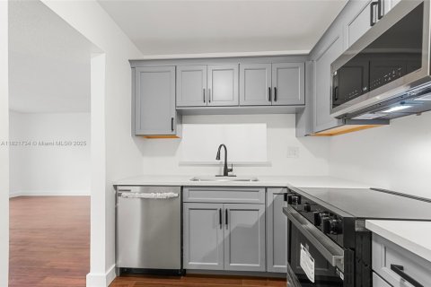 Condo in Hollywood, Florida, 2 bedrooms  № 1788491 - photo 4