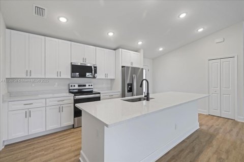 Villa ou maison à vendre à Cape Coral, Floride: 4 chambres, 197.6 m2 № 1889511 - photo 28