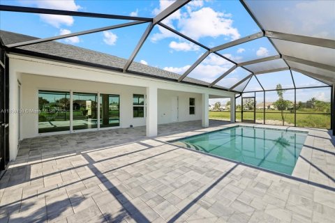 Villa ou maison à vendre à Cape Coral, Floride: 4 chambres, 197.6 m2 № 1889511 - photo 20