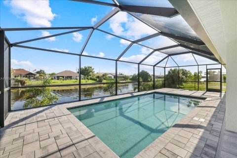 Villa ou maison à vendre à Cape Coral, Floride: 4 chambres, 197.6 m2 № 1889511 - photo 25
