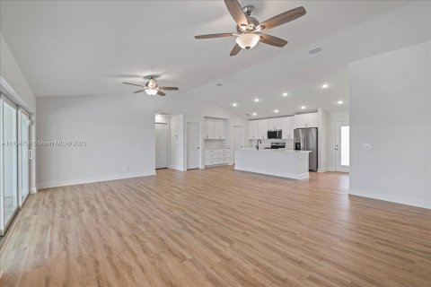 Villa ou maison à vendre à Cape Coral, Floride: 4 chambres, 197.6 m2 № 1889511 - photo 4