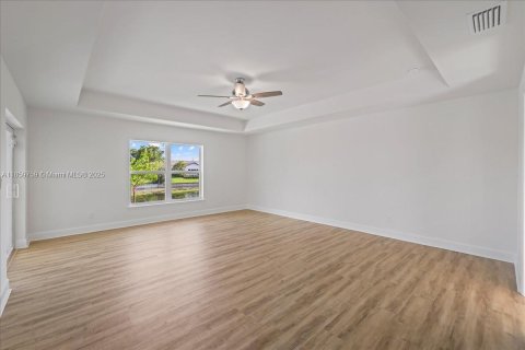 Villa ou maison à vendre à Cape Coral, Floride: 4 chambres, 197.6 m2 № 1889511 - photo 6