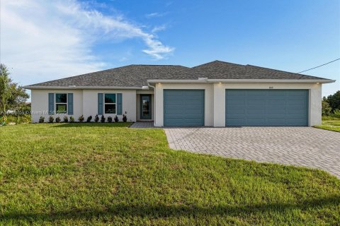 Villa ou maison à vendre à Cape Coral, Floride: 4 chambres, 197.6 m2 № 1889511 - photo 1