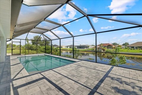 Villa ou maison à vendre à Cape Coral, Floride: 4 chambres, 197.6 m2 № 1889511 - photo 21