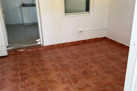 Снять в аренду квартиру в Майами, Флорида 2 спальни, 72.84м2, № 2046297 - фото 2