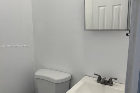 Снять в аренду квартиру в Майами, Флорида 2 спальни, 72.84м2, № 2046297 - фото 10