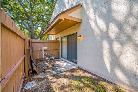 Townhouse in Clearwater, Florida 2 bedrooms, 104.05 sq.m. № 1224902 - photo 1