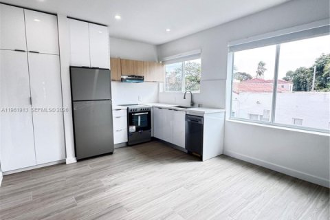 Appartement à louer à Miami Beach, Floride: 2 chambres, 74.32 m2 № 2024684 - photo 2