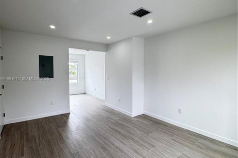 Appartement à louer à Miami Beach, Floride: 2 chambres, 74.32 m2 № 2024684 - photo 3
