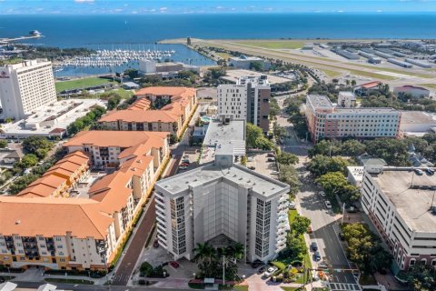 Condo in Saint Petersburg, Florida, 1 bedroom  № 2362258
