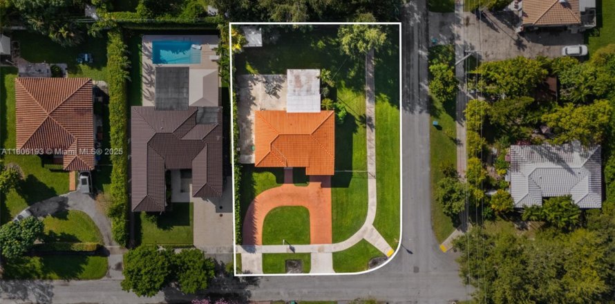 Land in Miami, Florida № 1956868