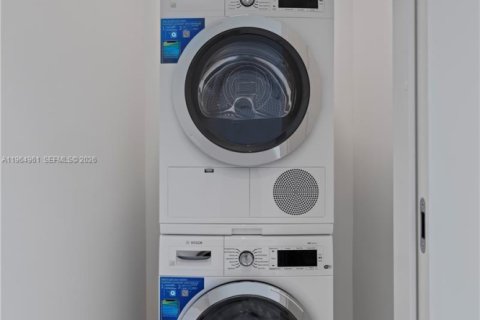 Condominio en alquiler en Miami, Florida, 2 dormitorios, 146.97 m2 № 2026451 - foto 23